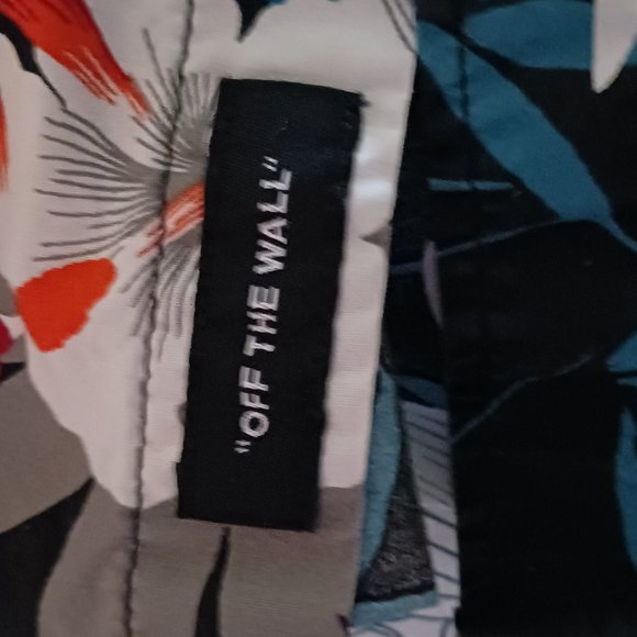 Vans Men's Casual Button Down Shirt Small - Picture 2 of 4